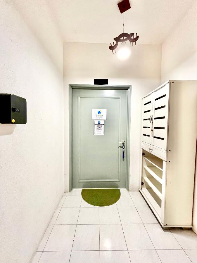 Tropika Homestay Bangi With 3 Bedrooms Kajang Esterno foto